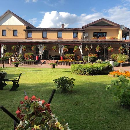 Stajnia Pod Debem Bed & Breakfast สตาราโควิเซอ ภายนอก รูปภาพ
