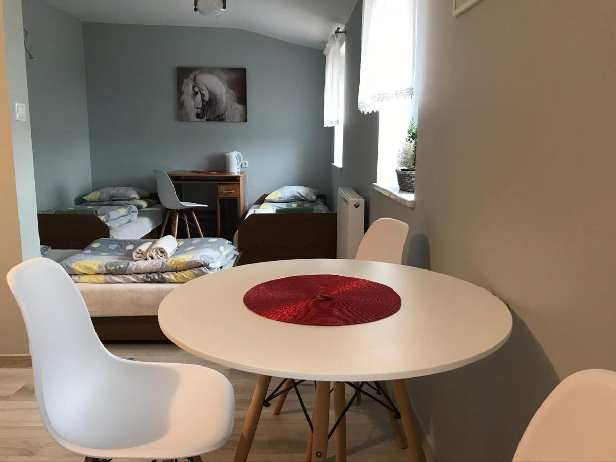 Stajnia Pod Debem Bed & Breakfast สตาราโควิเซอ ภายนอก รูปภาพ