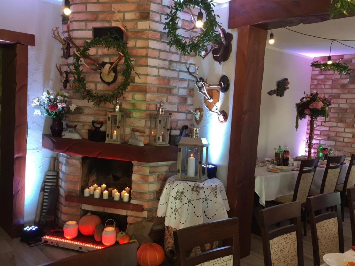 Stajnia Pod Debem Bed & Breakfast สตาราโควิเซอ ภายนอก รูปภาพ