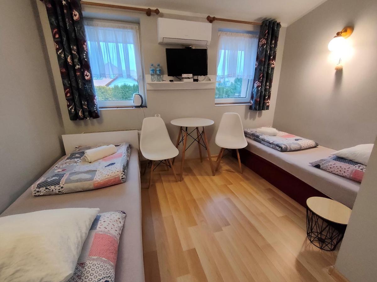 Stajnia Pod Debem Bed & Breakfast สตาราโควิเซอ ภายนอก รูปภาพ