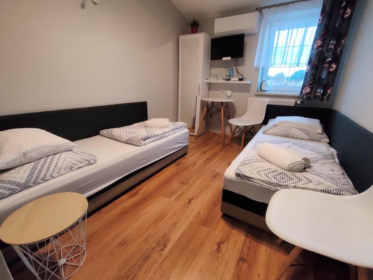 Stajnia Pod Debem Bed & Breakfast สตาราโควิเซอ ภายนอก รูปภาพ