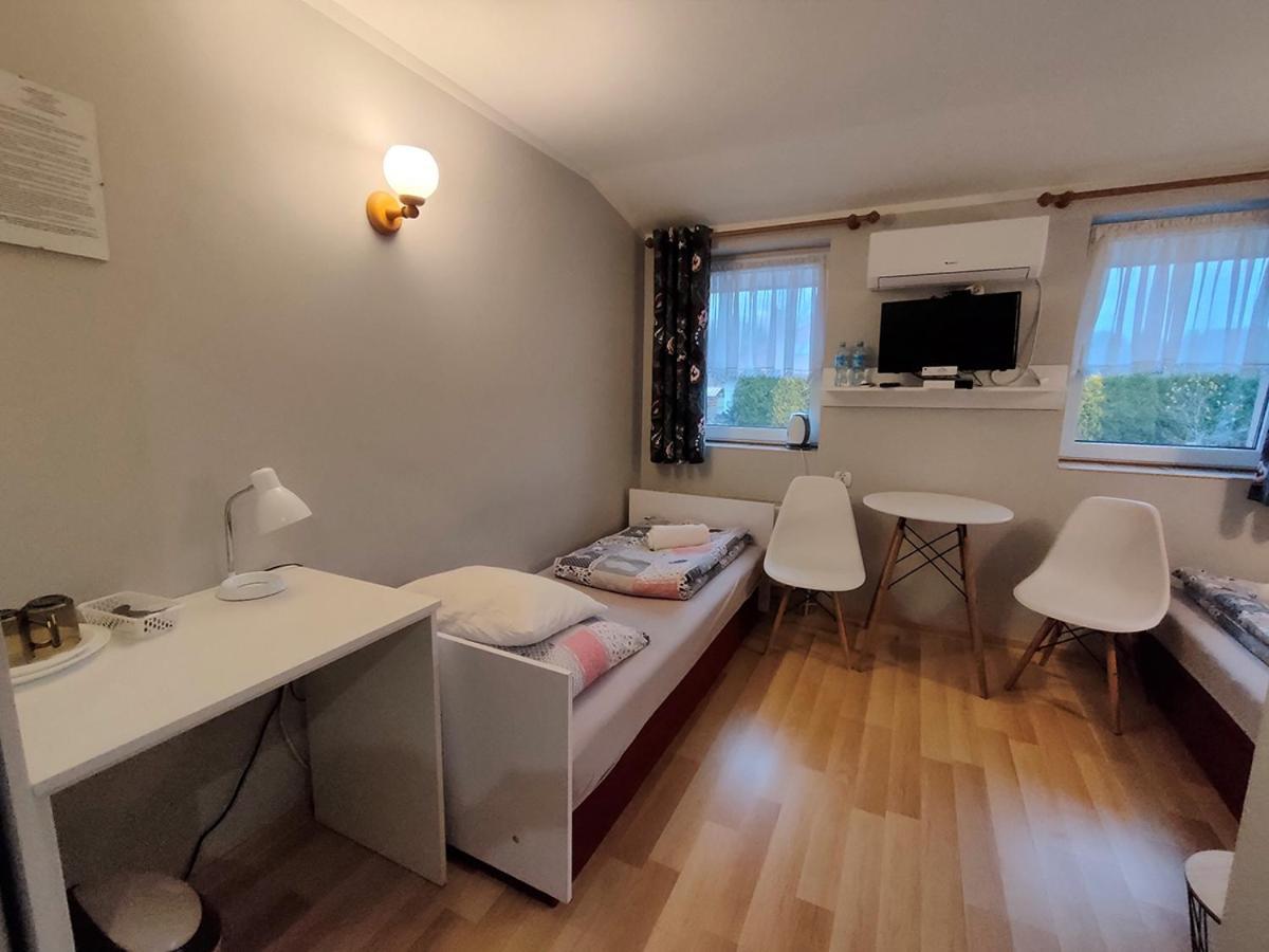 Stajnia Pod Debem Bed & Breakfast สตาราโควิเซอ ภายนอก รูปภาพ