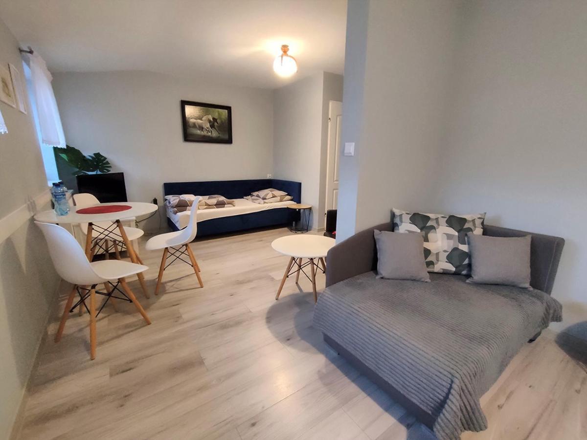 Stajnia Pod Debem Bed & Breakfast สตาราโควิเซอ ภายนอก รูปภาพ