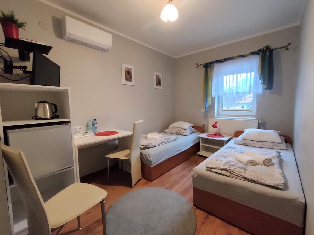 Stajnia Pod Debem Bed & Breakfast สตาราโควิเซอ ภายนอก รูปภาพ