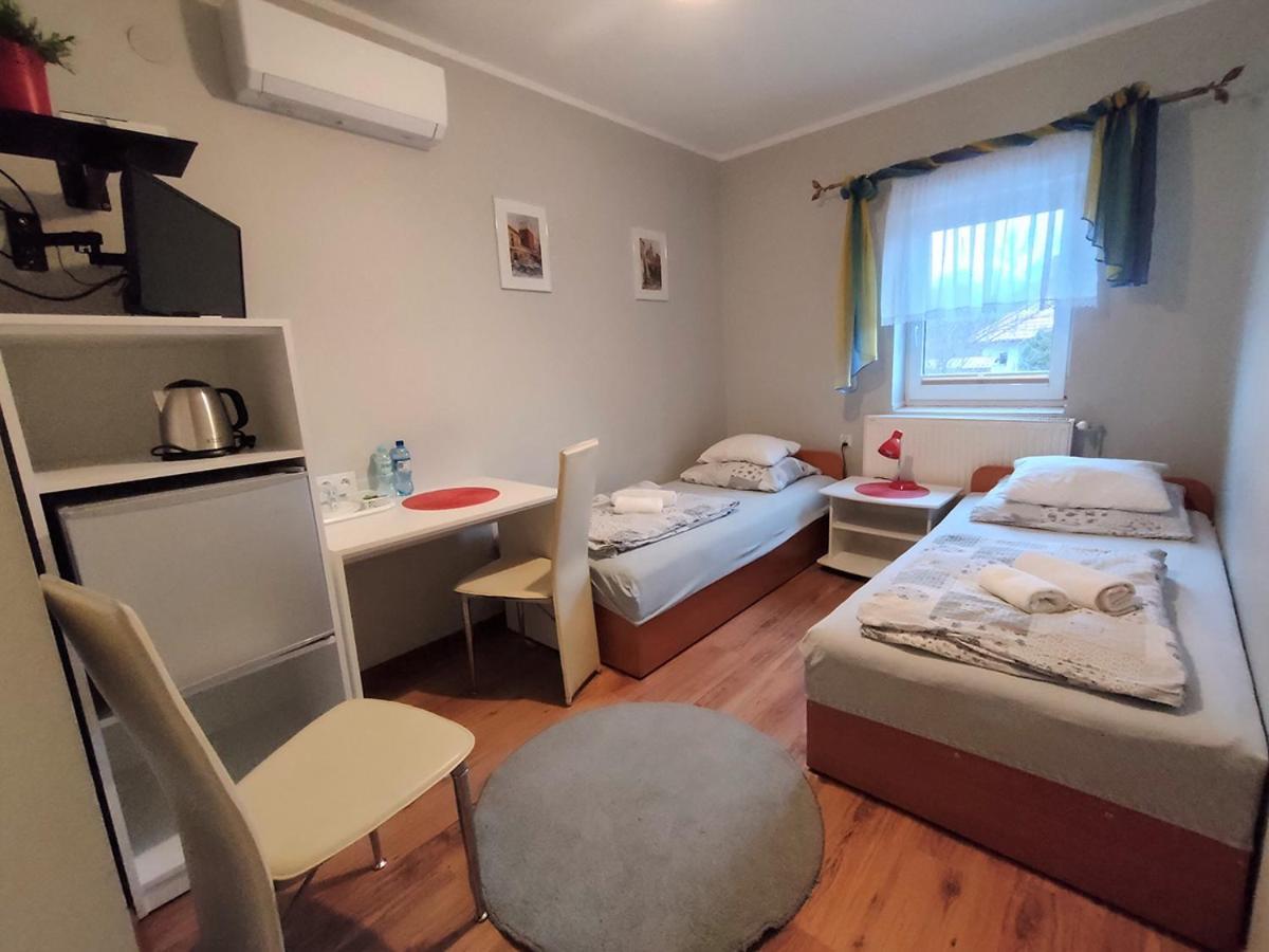 Stajnia Pod Debem Bed & Breakfast สตาราโควิเซอ ภายนอก รูปภาพ