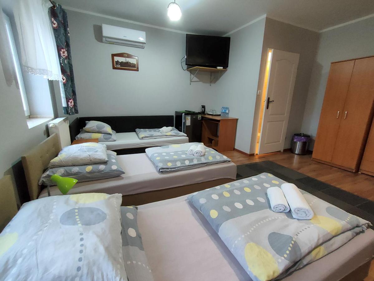 Stajnia Pod Debem Bed & Breakfast สตาราโควิเซอ ภายนอก รูปภาพ